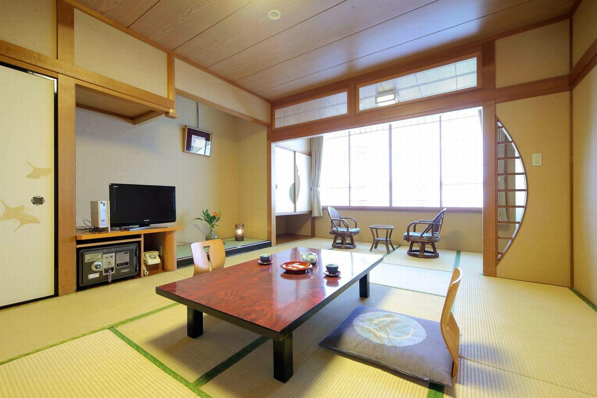 Hotel Awara Onsen Hot Spring Koubou Gurabaatei Esterno foto